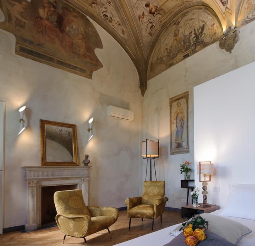Suite with frescoes and river view